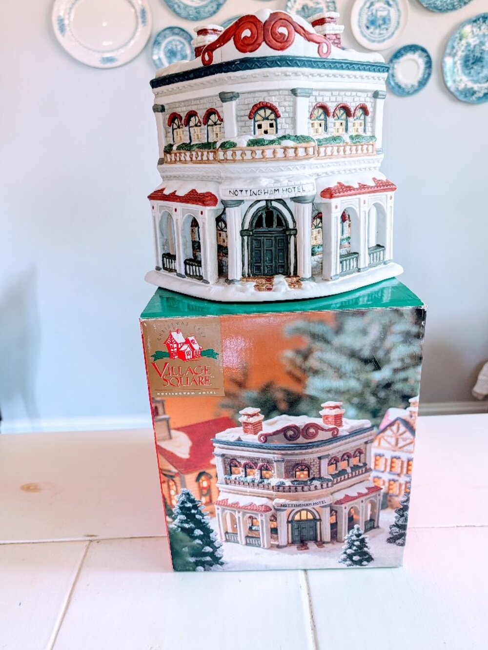 VTG 1997 Mervyn’s Village Square Lighted Nottingham Hotel w/ Box Christmas Rare